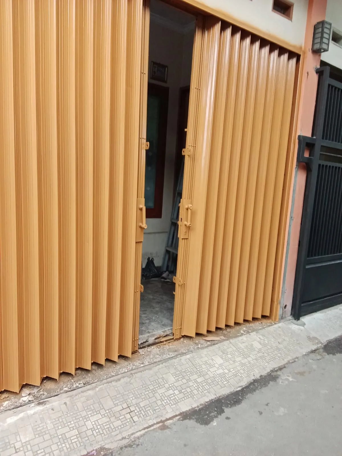 Folding Gate